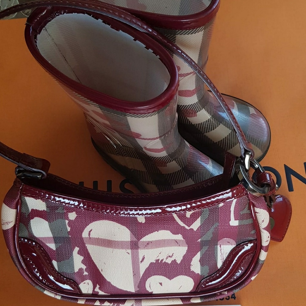 Burberry girls set boots and bag